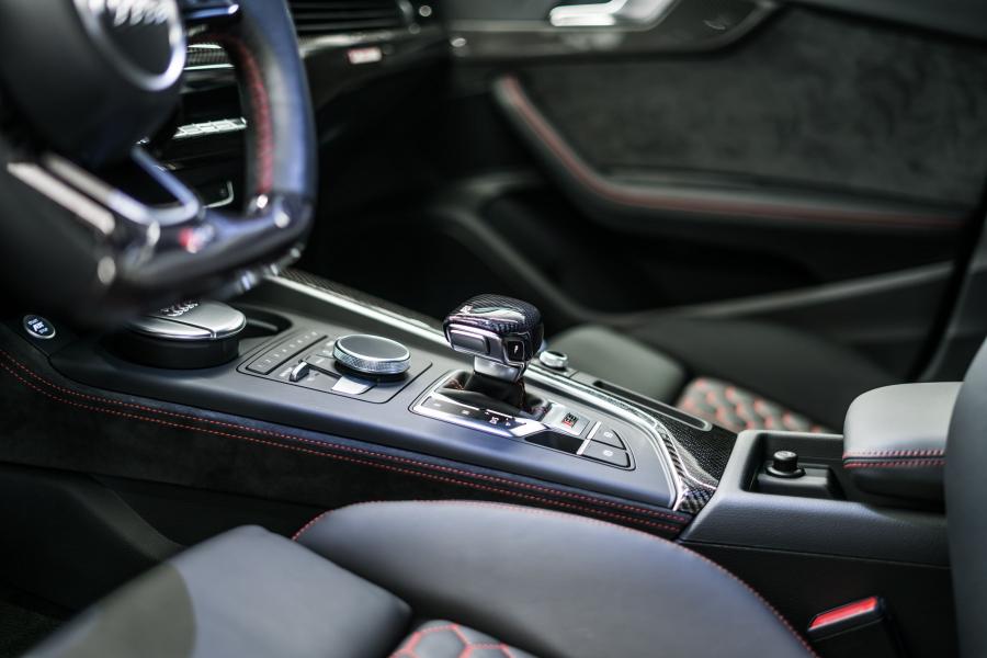 Детали интерьера Audi RS4-R Avant by ABT (B9) 2018 года  (фото 8 из 15)